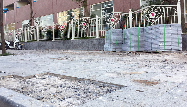 Hè phố Hà Nội ngổn ngang vì đá lát bền 70 năm